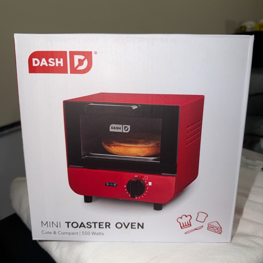 Dash Mini Toaster Oven - Red